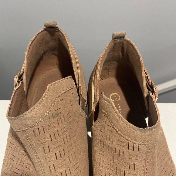 Tan booties pointed toes thick sticking and breathable weaving 10w C est. 1946 - Picture 4 of 14